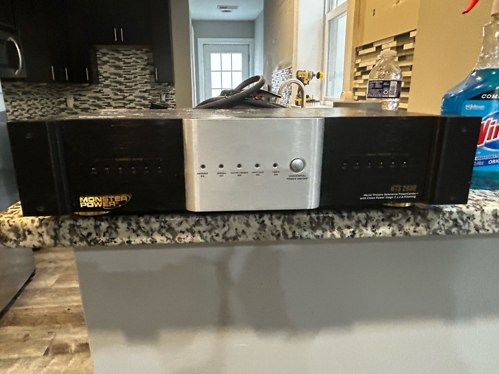 Monster Power HTS 2600 MKII Home Theatre PowerCenter 10 Outlets
