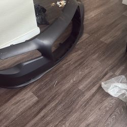 2023 Chrysler 300 Bumper I’m Let It For 100$ Brand New