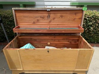 Lane Cedar Hope Chest — Mid-Century Blonde Oak