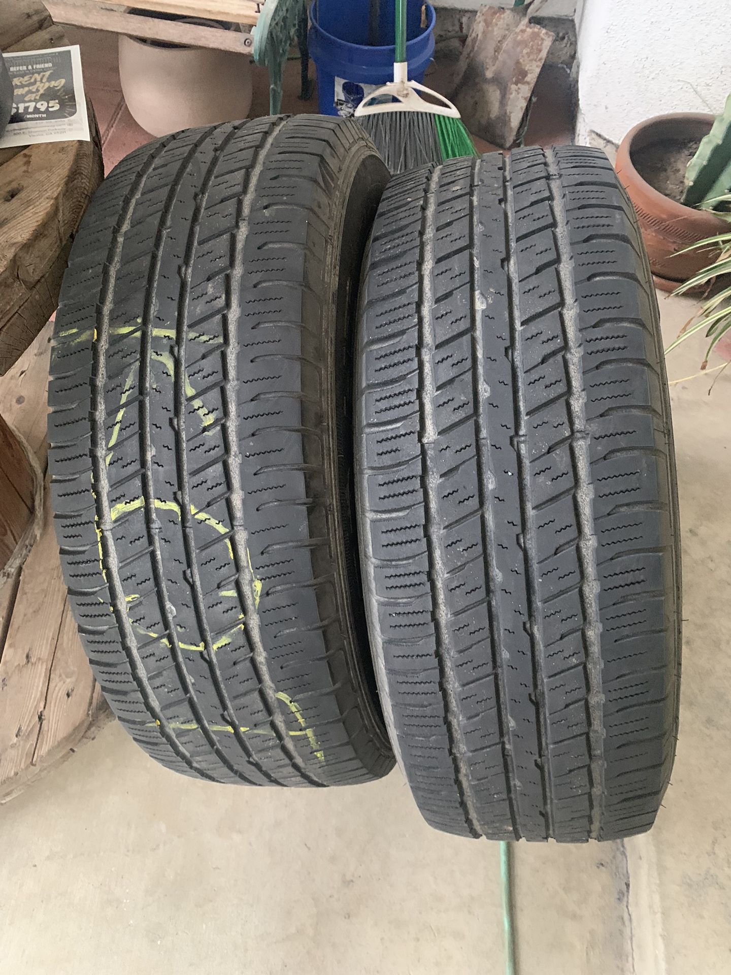 Two Tires llantas 265/70R16 $50 El Par