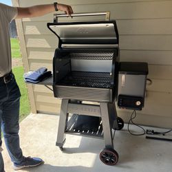 Electric Grill/Smoker