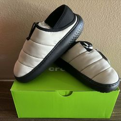 Crocs classic puff moc