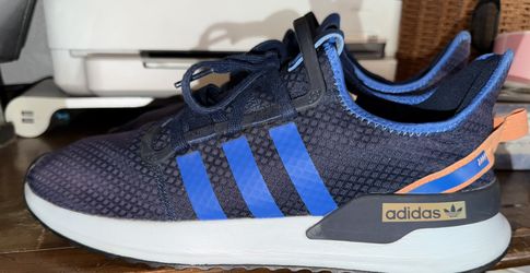 Preowned Men’s Size 13 Blue Sneaker In Great Condition Located Off Lake Mead And Simmons Area Asking $15 For Me At The Bottom Of  At The Bottom Of The