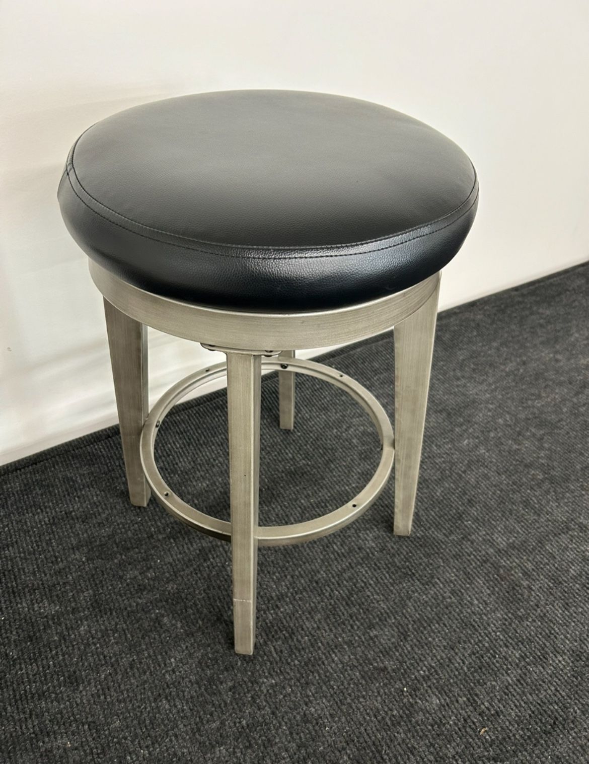 Swivel stool