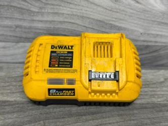 DeWalt DCB118 20V Max and FlexVolt 60V Fast Battery Charger (A1D027879)