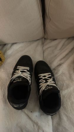 louis vuitton trainer/ black embossed monogram