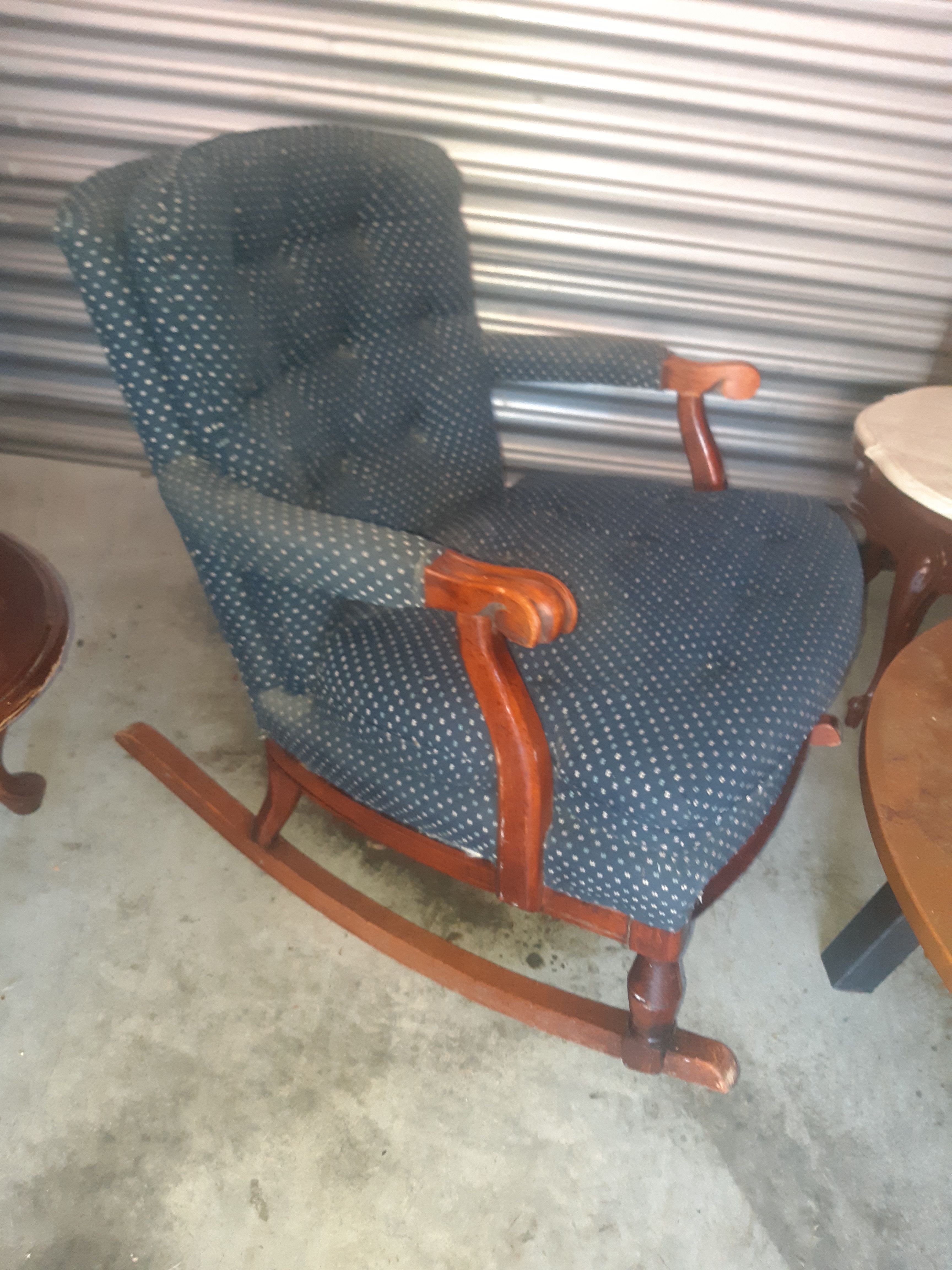 VINTAGE ANTIQUE MID CENTURY FRENCH STYLE WOOD PADDED FABRIC TUFTED ACCENT ROCKER ROCKING CHAIR