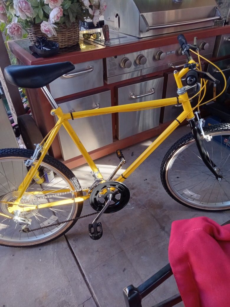 Bike GOOD CONDITION TIRES SIZE 26 FRAME SIZE LARGER