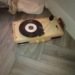 Crosely CR40 Turntable 