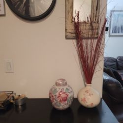 Chinese Famille Rose porcelain ginger jar with lid And Vase 