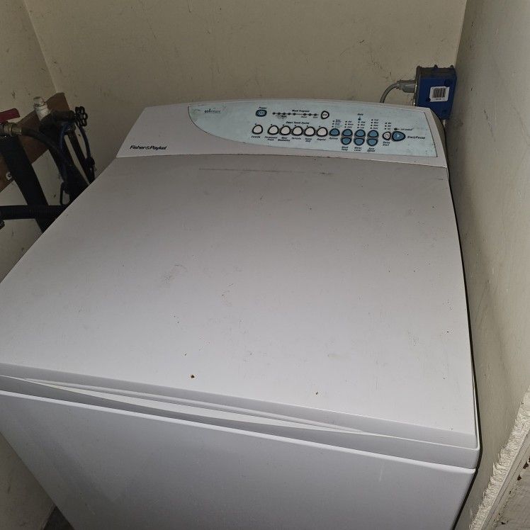 HIGH END WASHER AND DRYER: Fisher and Paykel