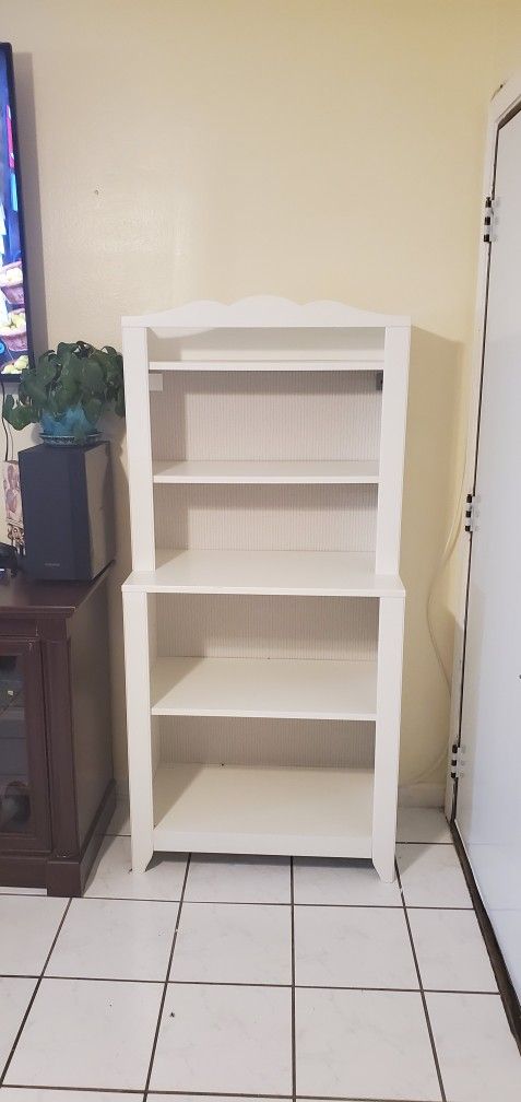 Girls Book Shelf