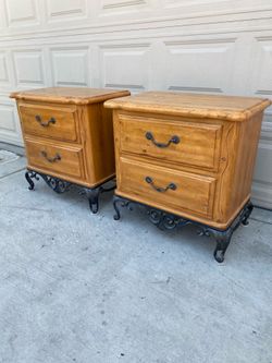 2 much nightstand, solid wood, free delivery🚚🚚🚚