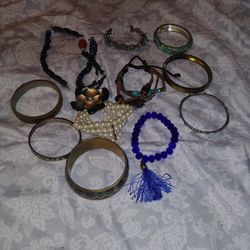 Bracelets 