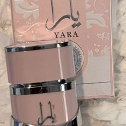 Este es el perfume Lattafa Yara Eau de Parfum, una fragancia árabe popular y viral. 