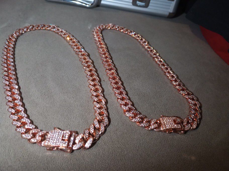 🔥Two 18" chains Rose Gold 🔥Imported✈️ Real Diamonds, but they’ve been produced in the Lab🔥Same VVS Clarity, Colorful Shine🔥 they look identical to