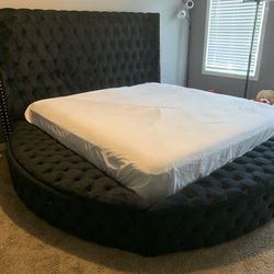 Black Circle Storage Bed w Bluetooth Speakers 