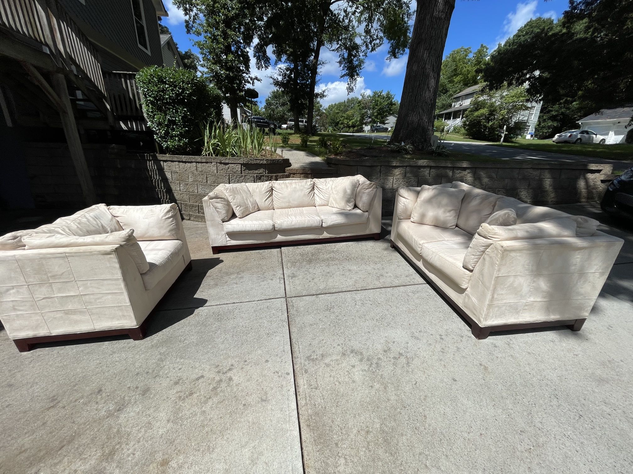  Cozy Microfiber Living Room Set – Sofa, Loveseat & Chair – Gently Used, Great Condition!