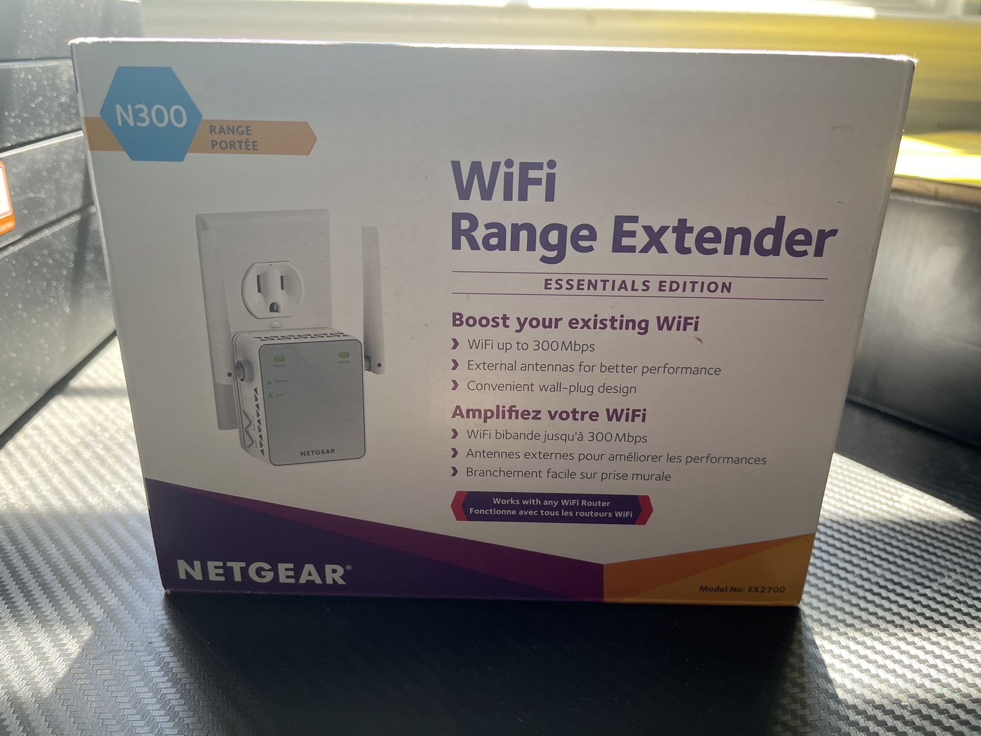 NetGear Essentials Edition N300 WiFi Range Extender in White