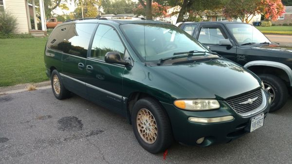 1998 Chrysler Town and country LXI for Sale in Virginia