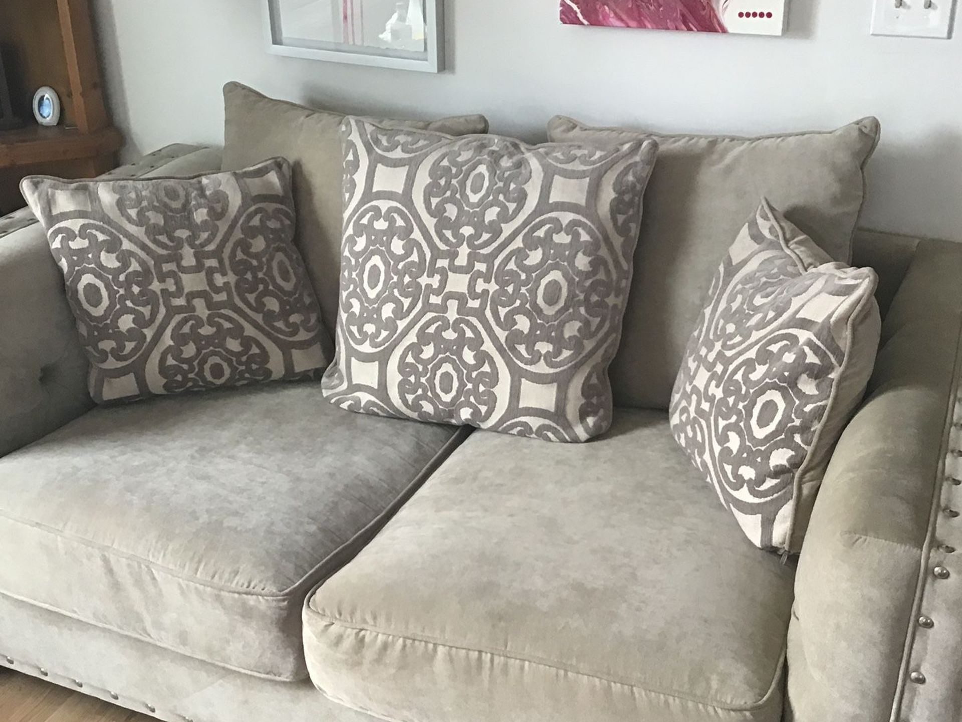 Love seat LIKE NEW