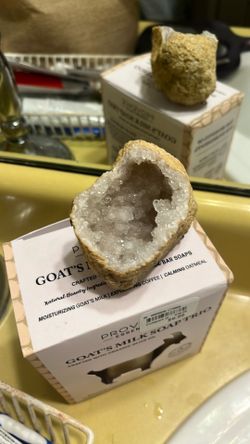 Clear Quartz  Geodes Radiate