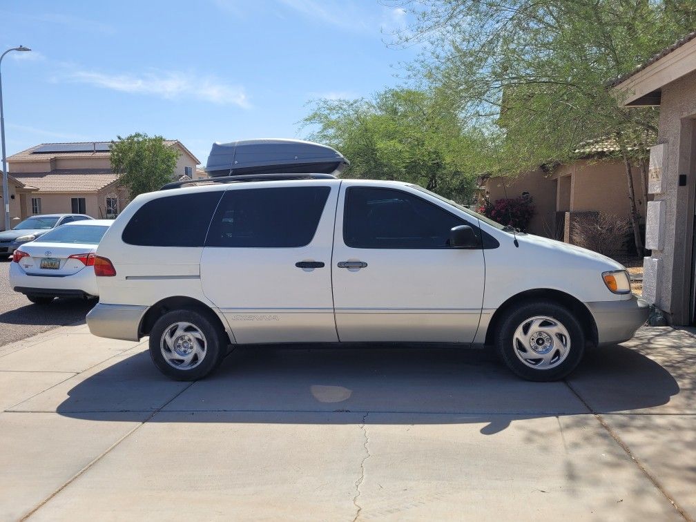 2000 Toyota Sienna