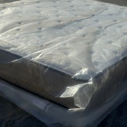 Tommy Bahamas King mattress 