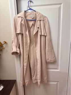Creamy White Lightweight Trench Coat – Elegant & Versatile