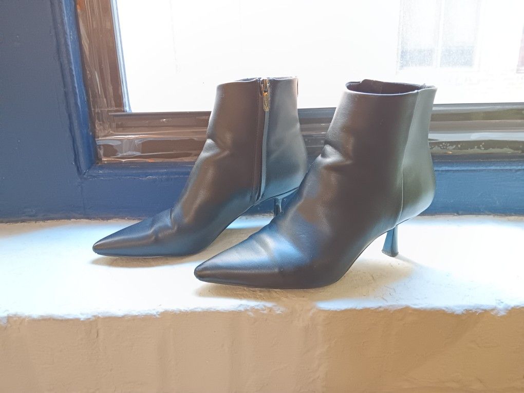 Black Ankle Boots Circus NY Size 9