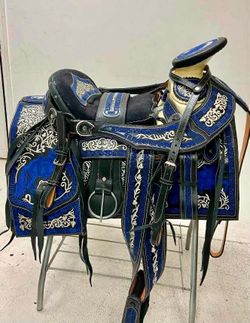 Montura charra bordada