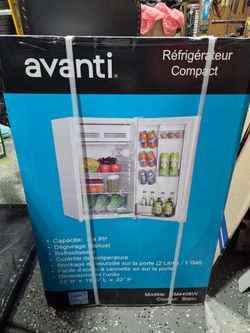 Avanti mini fridge