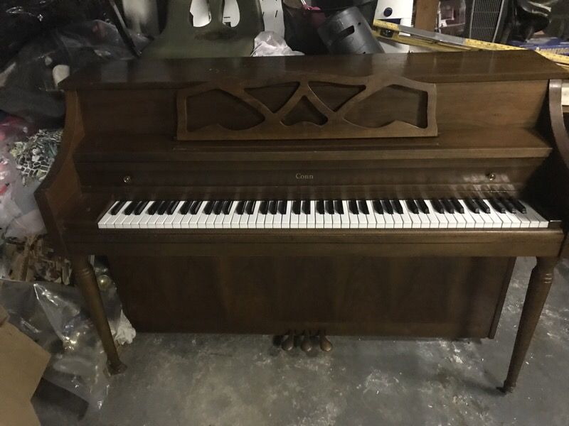 Conn piano