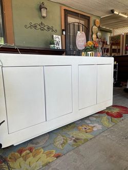 Beautiful sideboard 4 drawers all measurements and pictures