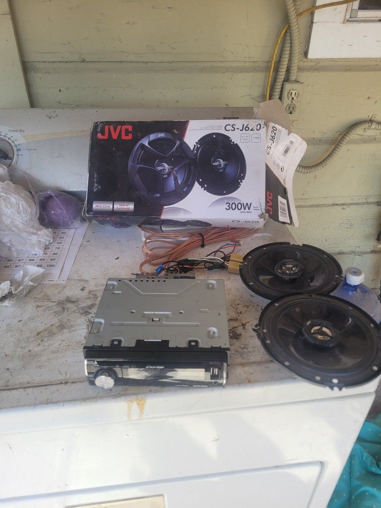 Car stereo system 4 door speakers 6 1/2. 1 Pioneer stereo USB aux C. D not Bluetooth in working condition.
