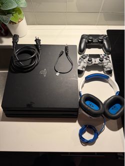 Sony Playstation 4 Pro (PS4 Pro) black 1TB, two controllers, Turtle Beach headset