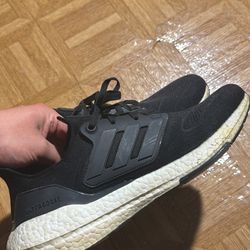 Ultraboost 22 Black/White