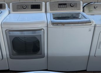 LG~Amazing Washer and Dryer Set gas in excellent condition