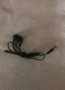 Ear-plug headphones