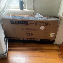 New insignia LED 40’ TV 