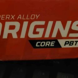 Gaming Hyperx gaming keyboard orgins 

Comes with (USB cable, keycap puller, 1 spacebar design, 1 single block design)