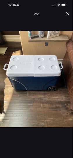 Rubbermaid Rolling Cooler