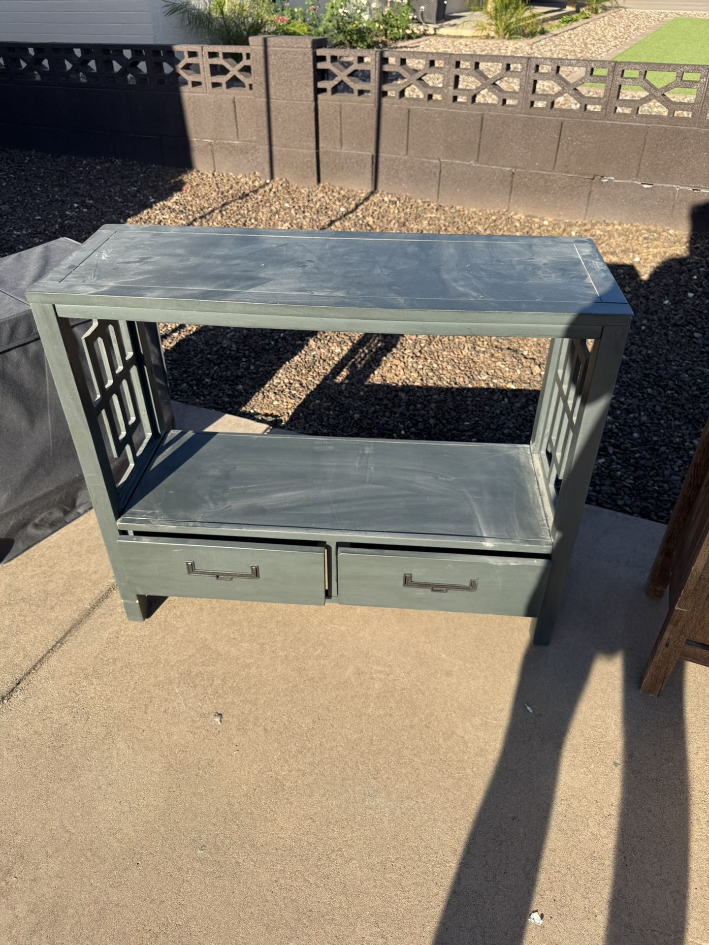 Unique Green Accent Table - Perfect for Record Player, Entryway, or Storage!