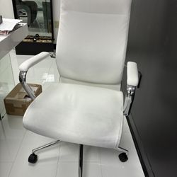 White Executive Office Chair – Modern High Back