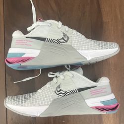 Women's Nike Metcon Size 5.5