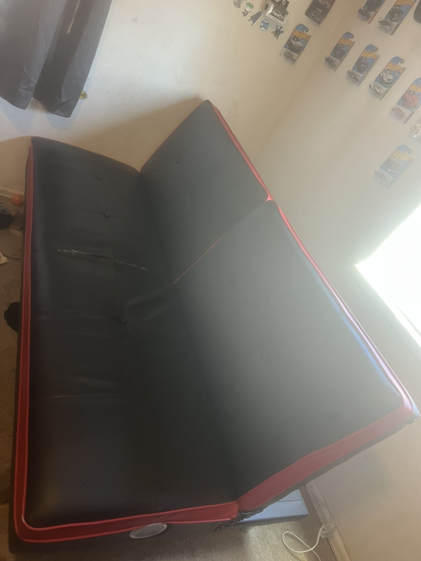 FUTON W/ Speaker
