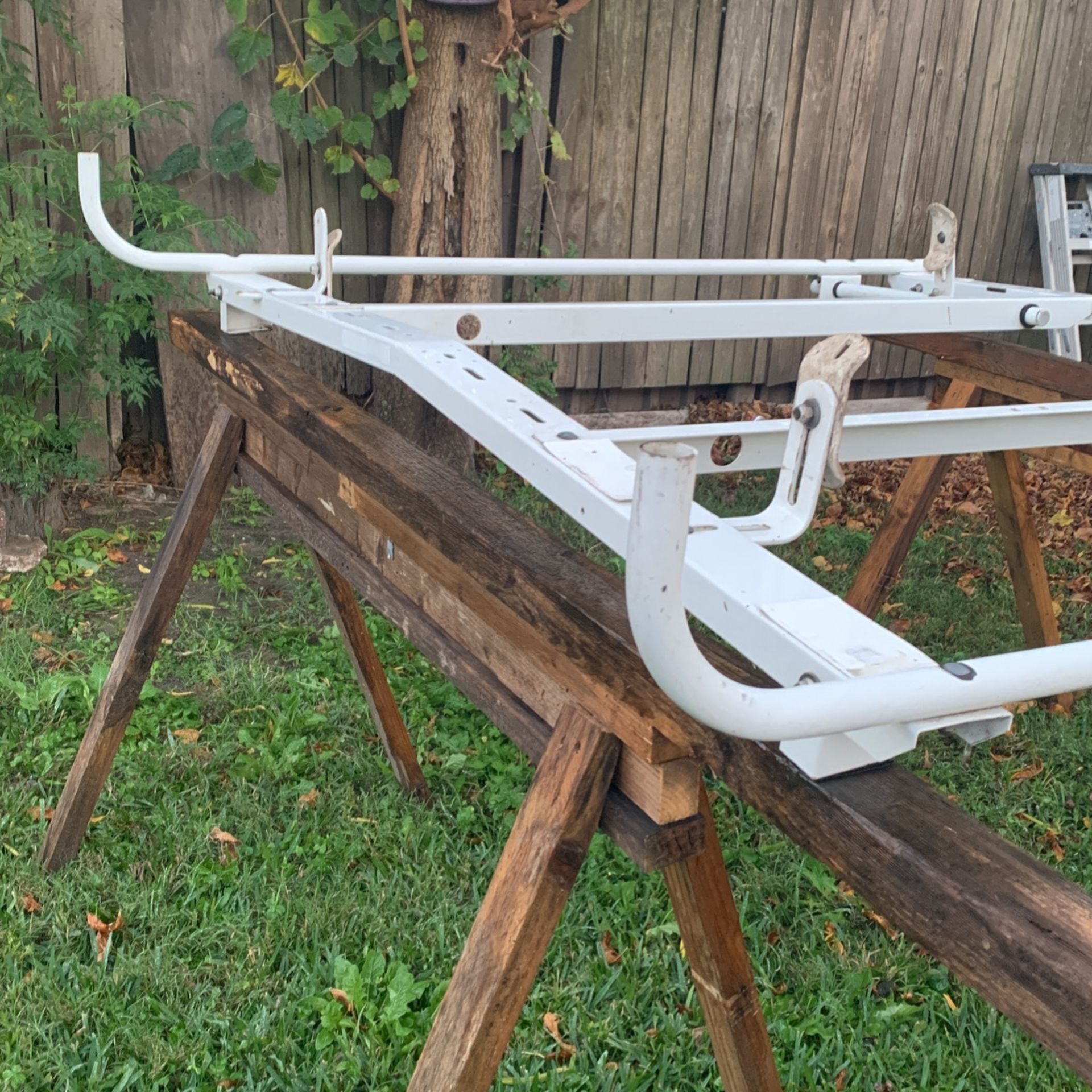 Adrián Steel Ladder Rack 