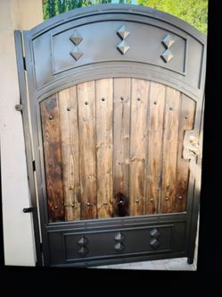 Side gate