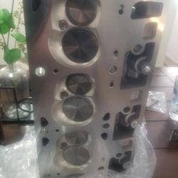 CYLINDER HEADS / Car Parts 