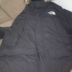 Nortface PARKA WORTH 400$new